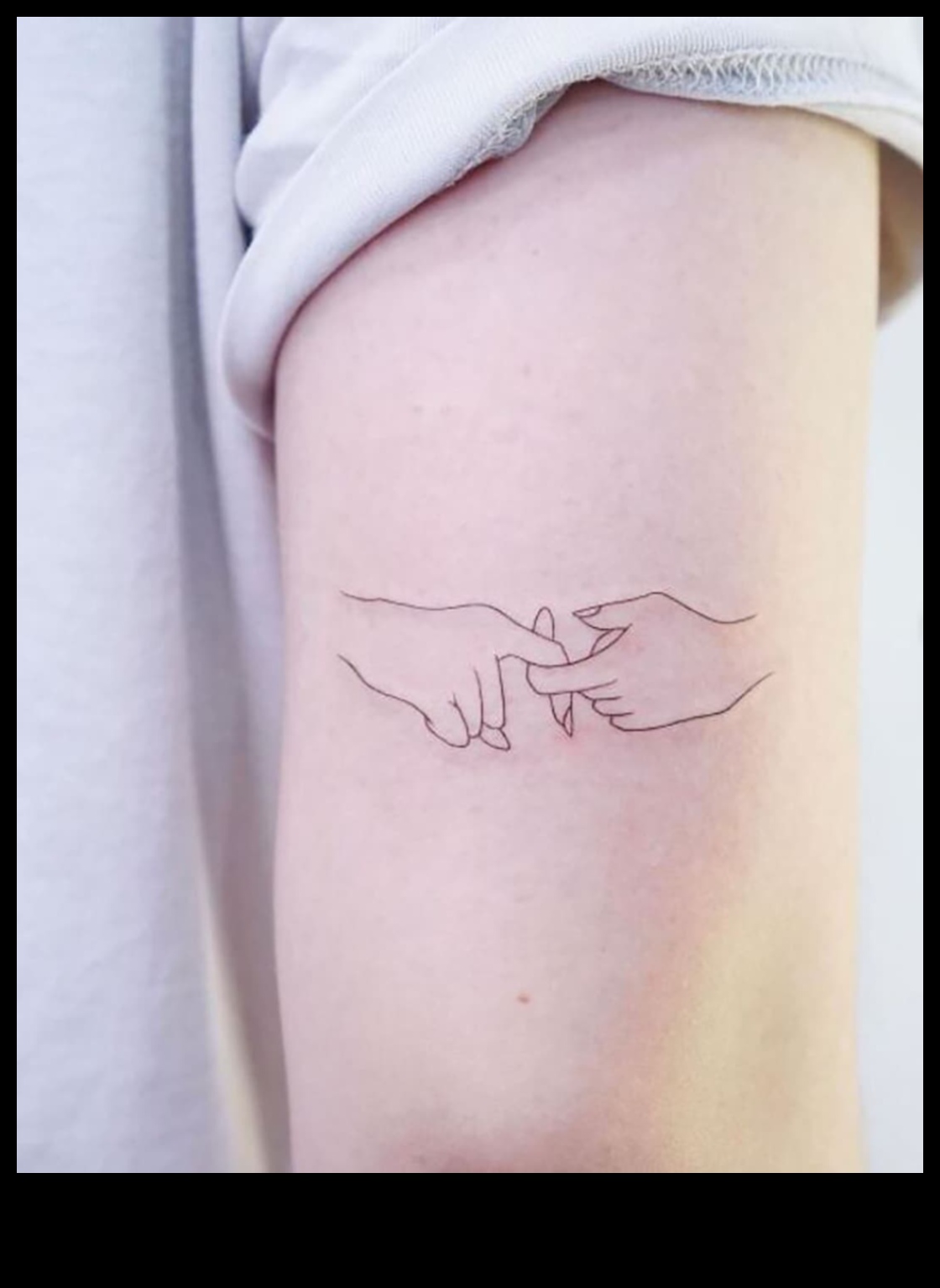 Sīki žetoni: izsakiet sevi ar minimālisma eleganci tetovējums