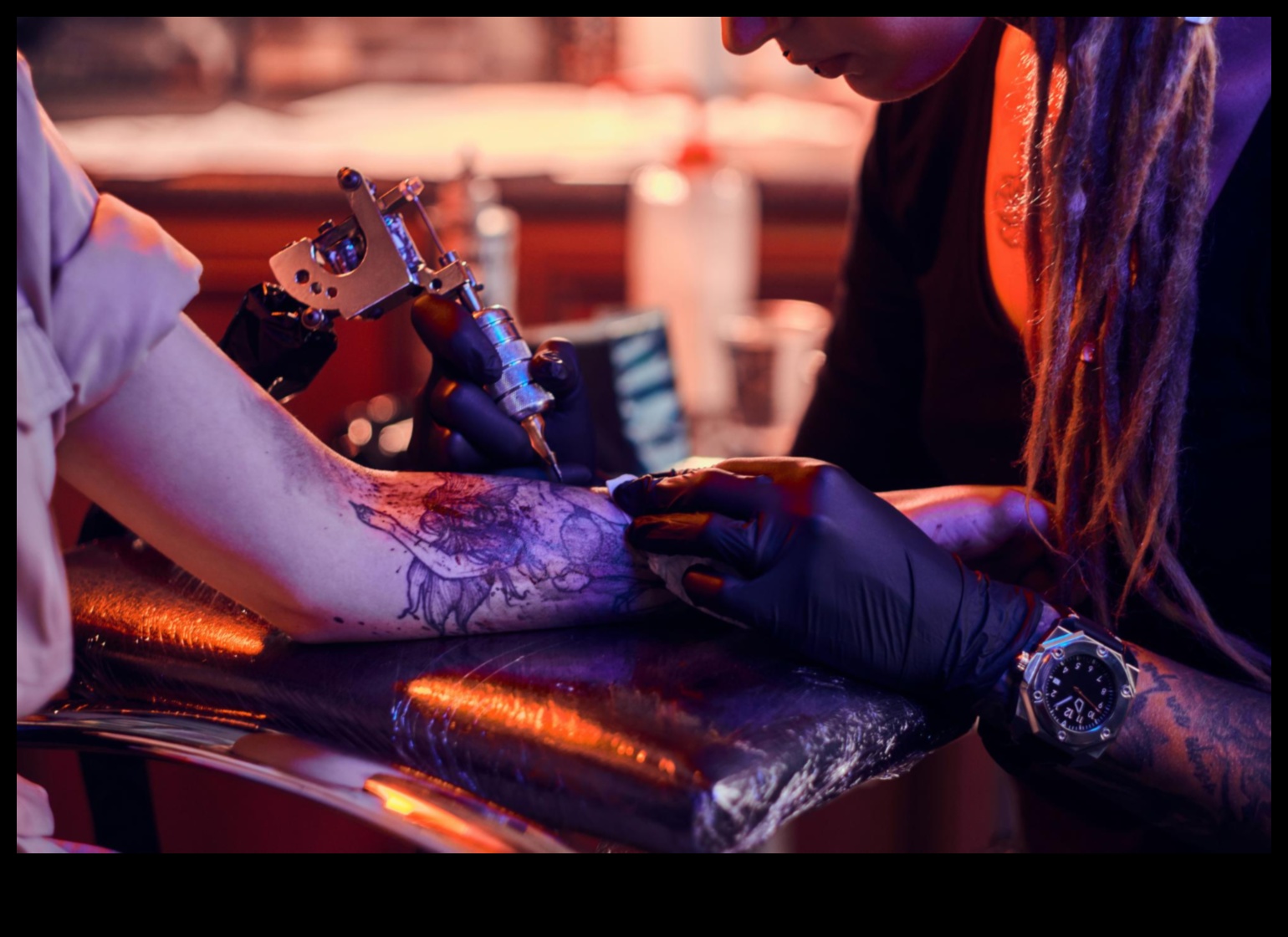 Tintes saplūšana: navigācija nepārtraukti mainīgajā tetovējumu ainavā