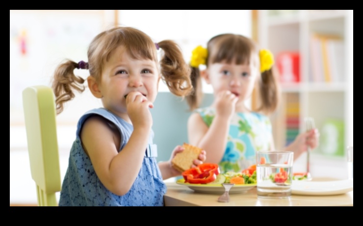 Mazi kārumi, lieli smaidi: radot priecīgus mazuļu ēdiena mirkļus