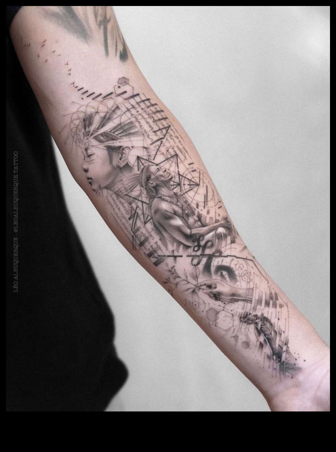 Ārpus robežām: neierobežotu jēdzienu izpēte mūsdienu tetovējumu dizainā