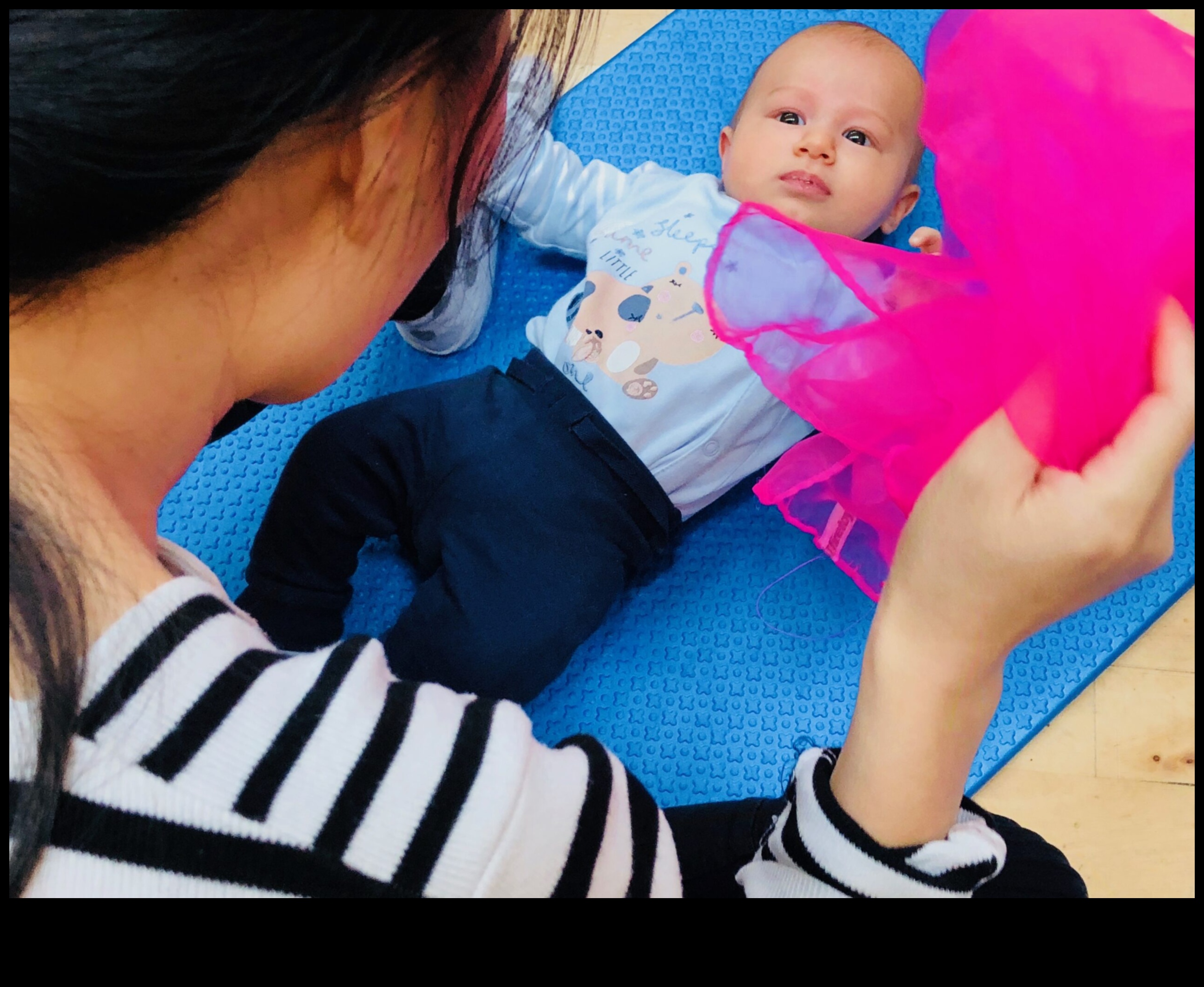 Plīvojošie draugi: mazuļa sociālās attīstības stratēģijas