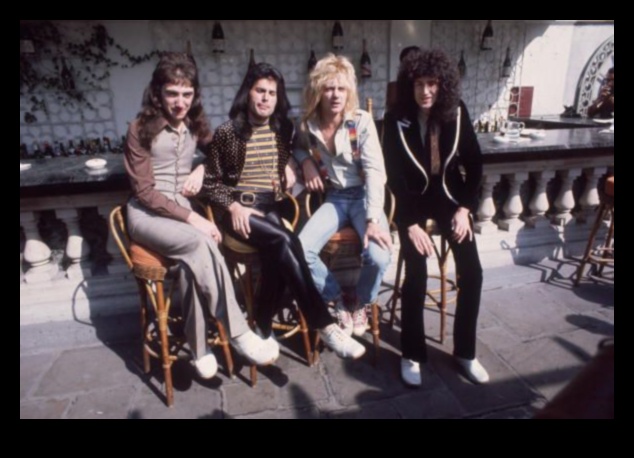 Bohēmijas rapsodija 70. gadu modes retrospekcija 4 Bohemian Rhapsody: Groovy tērpi retro stilam