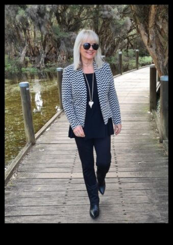 Vienkāršiem nolūkiem eleganti, eleganti tipiskais tērpi, kas parādās viegli